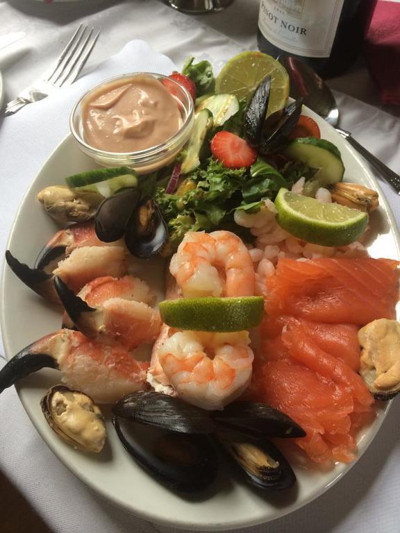 Achill Sound Hotel - Ostan Ghob A'Choire ภายนอก รูปภาพ