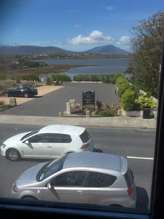 Achill Sound Hotel - Ostan Ghob A'Choire ภายนอก รูปภาพ