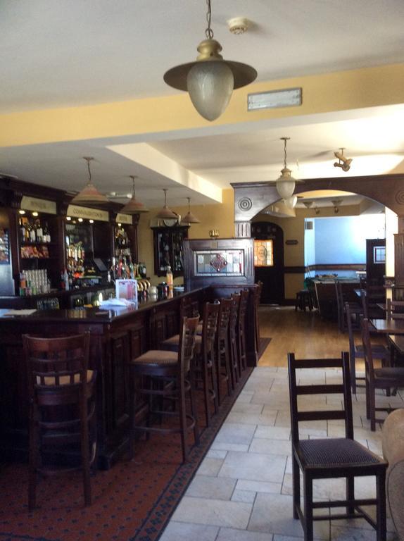 Achill Sound Hotel - Ostan Ghob A'Choire ภายนอก รูปภาพ