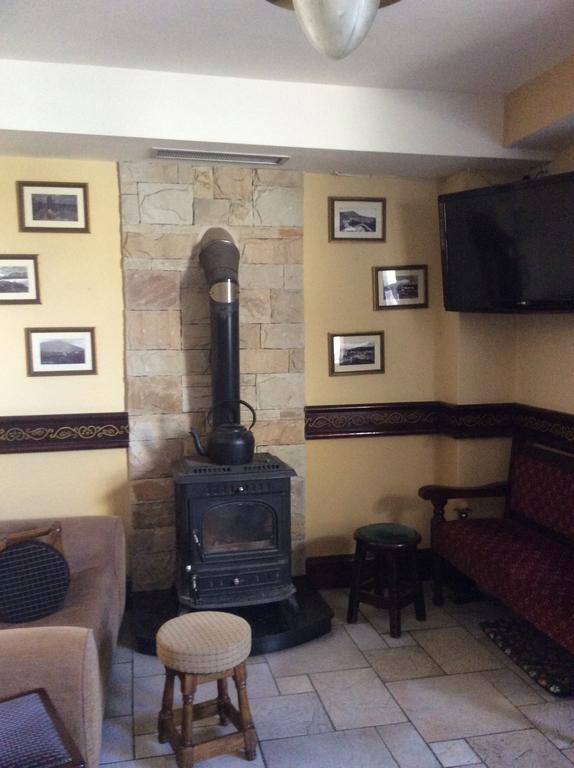 Achill Sound Hotel - Ostan Ghob A'Choire ภายนอก รูปภาพ