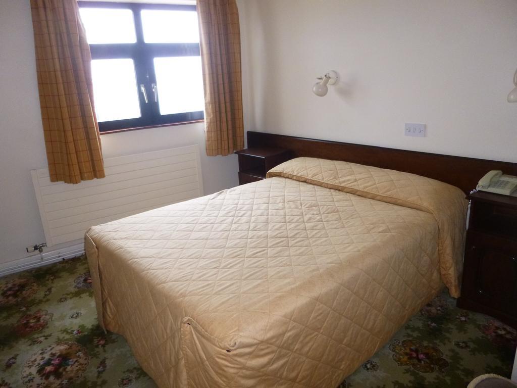 Achill Sound Hotel - Ostan Ghob A'Choire ภายนอก รูปภาพ