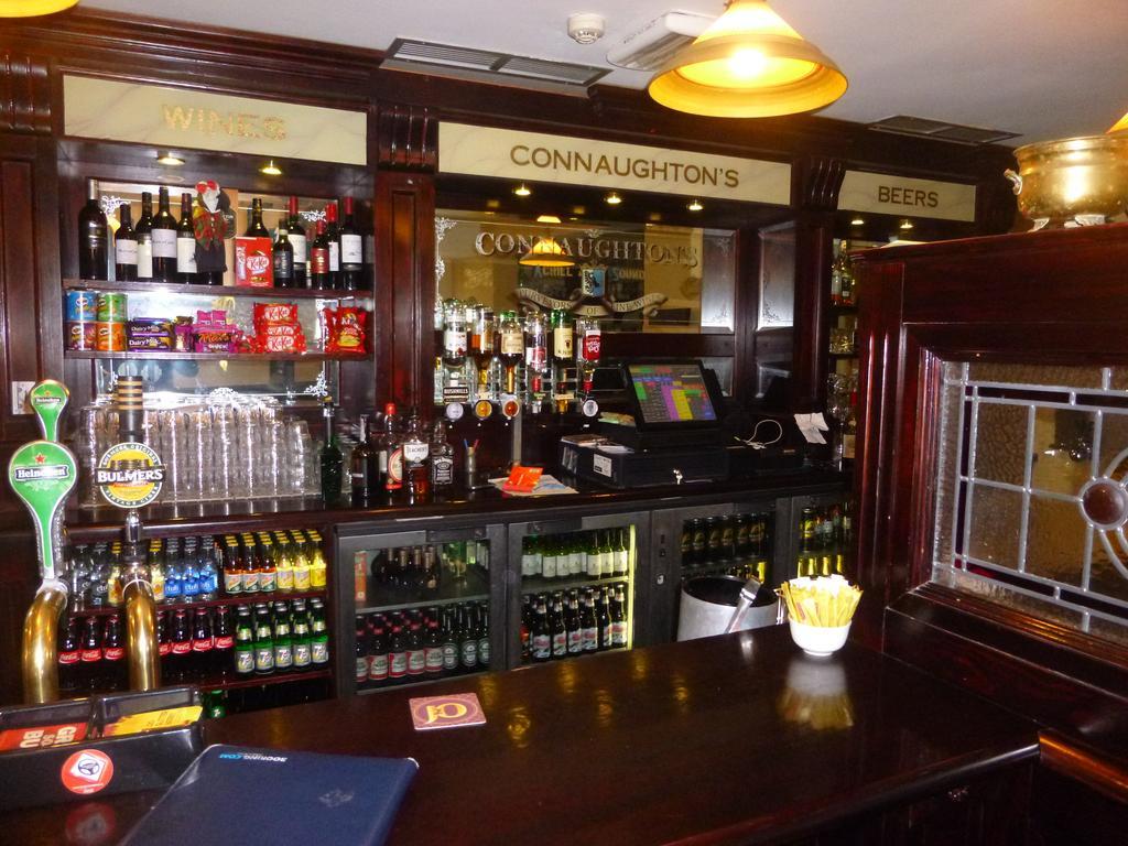 Achill Sound Hotel - Ostan Ghob A'Choire ภายนอก รูปภาพ