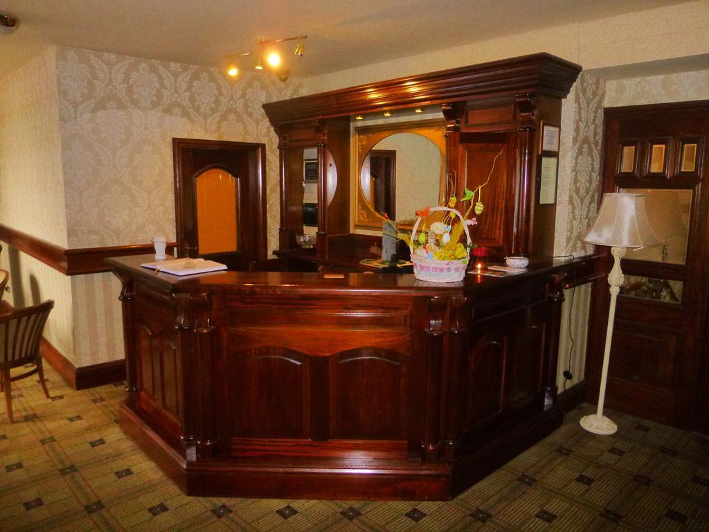 Achill Sound Hotel - Ostan Ghob A'Choire ภายนอก รูปภาพ