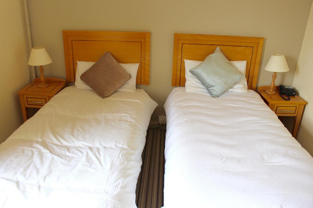 Achill Sound Hotel - Ostan Ghob A'Choire ภายนอก รูปภาพ
