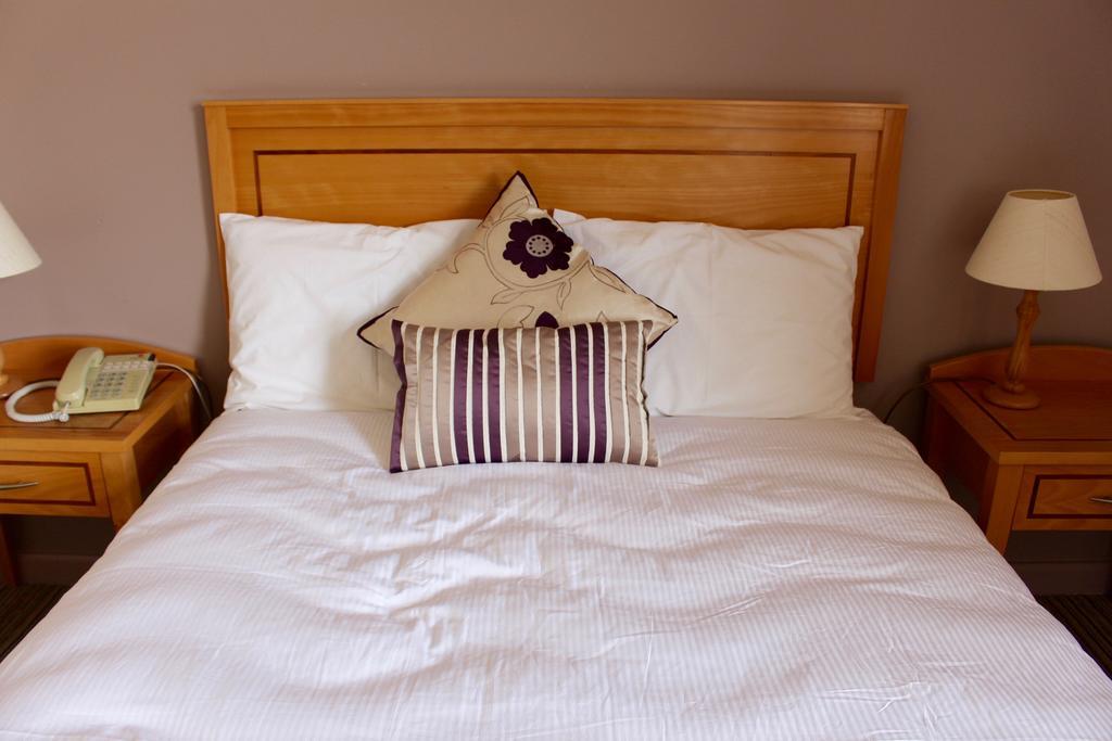 Achill Sound Hotel - Ostan Ghob A'Choire ภายนอก รูปภาพ