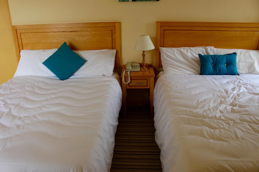 Achill Sound Hotel - Ostan Ghob A'Choire ภายนอก รูปภาพ
