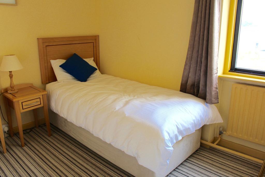 Achill Sound Hotel - Ostan Ghob A'Choire ภายนอก รูปภาพ